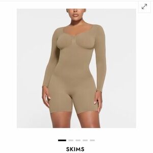 SKIMS Long Sleeve Bodysuit in Brown